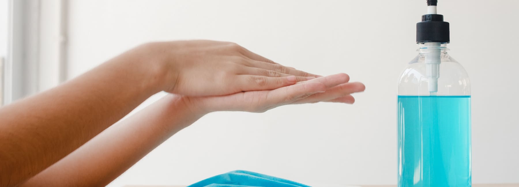 Как правильно обрабатывать руки антисептиком?